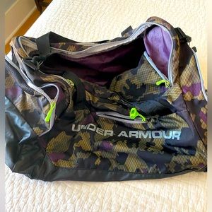 Under Armour medium sized bag with shoulder strap/handles/pockets camo print